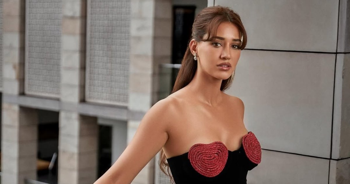 disha patani gives us a scintillating view of her red hot holiday attire caution this beauty is too .jpg