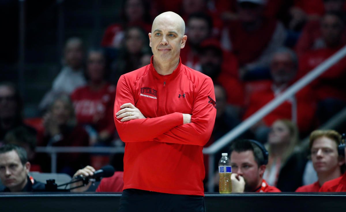 Utah reportedly fires head trainer Craig Smith after just about 4 seasons