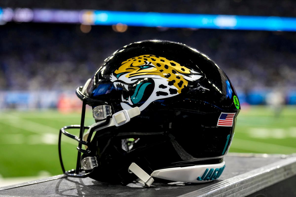 Jaguars comply with phrases to rent Rams’ James Gladstone as new normal supervisor